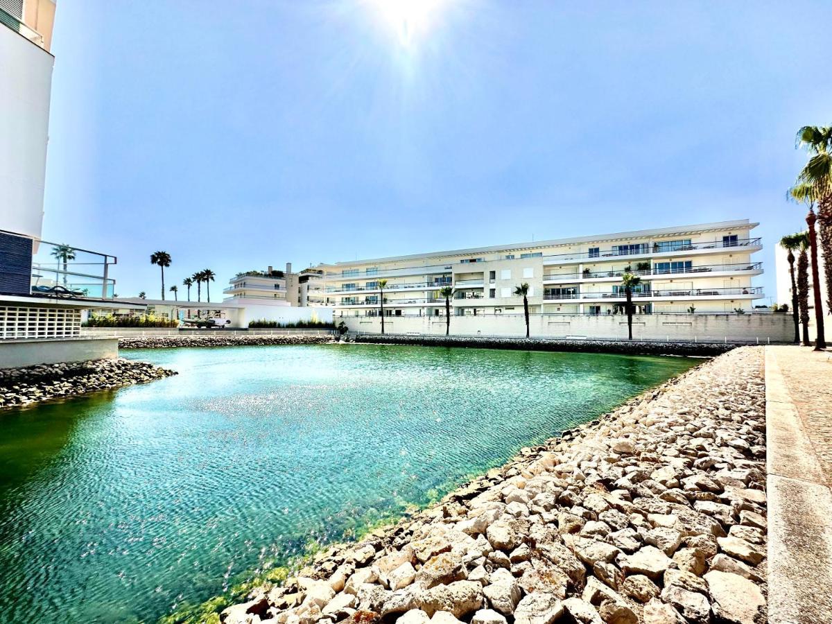 Lucky Star Marina Apartment, With Pool ลากอส ภายนอก รูปภาพ